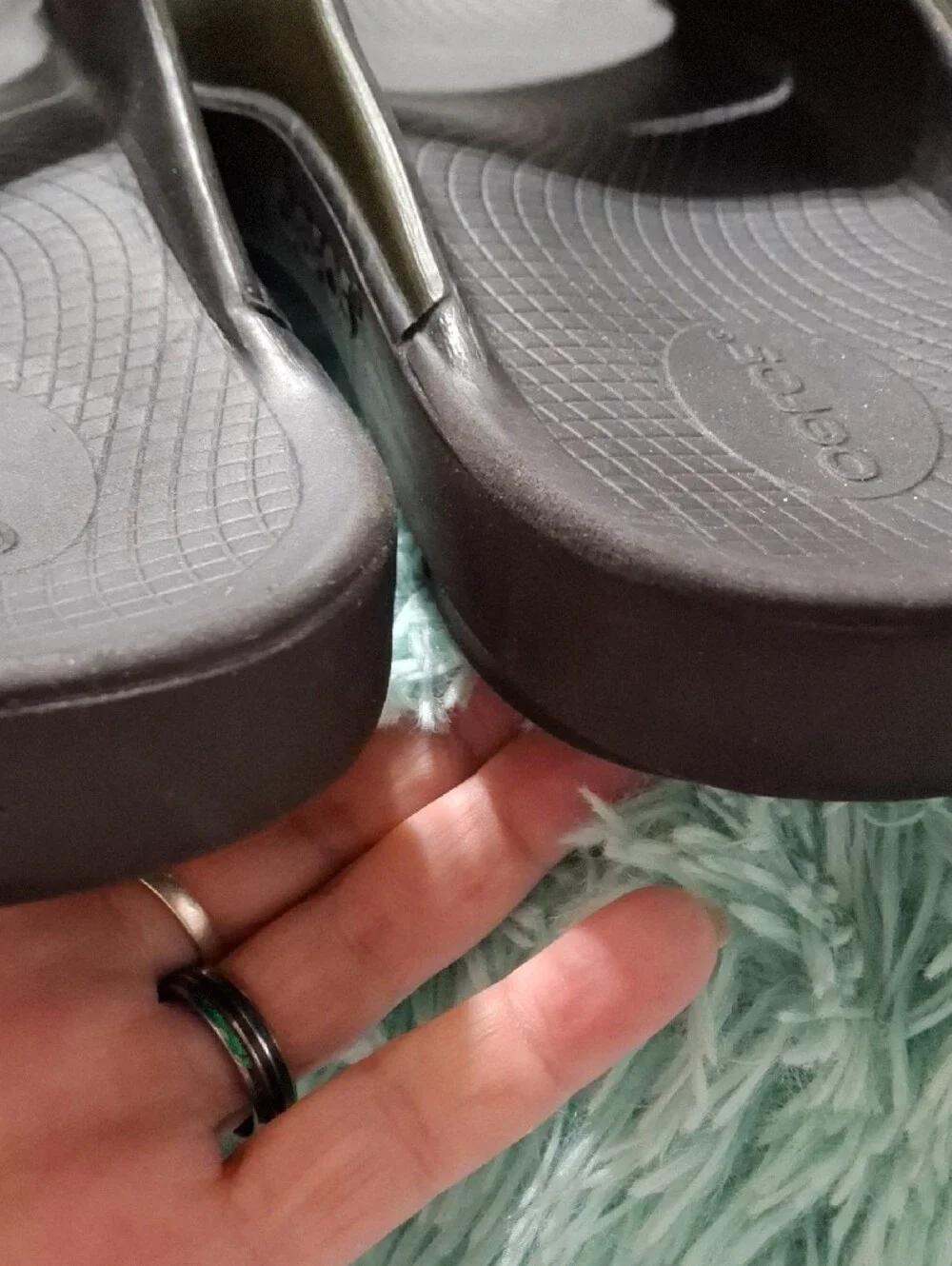 OOFOS cushioned slides